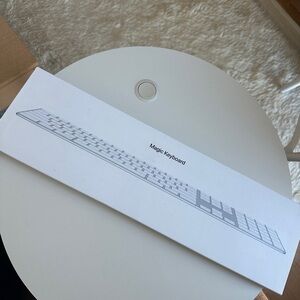 Apple Magic Keyboard in White Model A1843